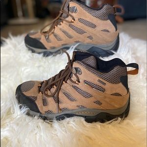 Men’s hiking boots!